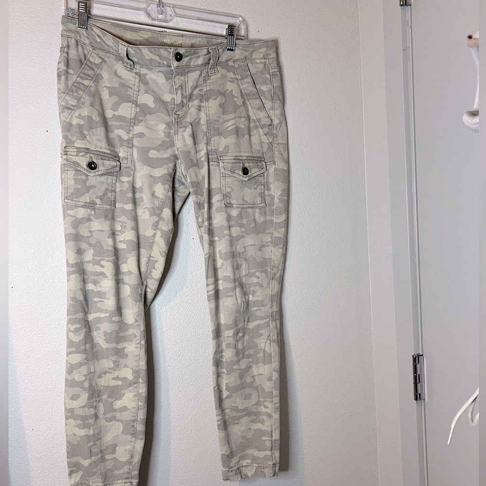 Gap camo pants cargo style